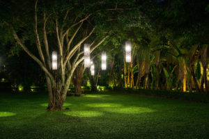 Installazione lanterne e torce da giardino